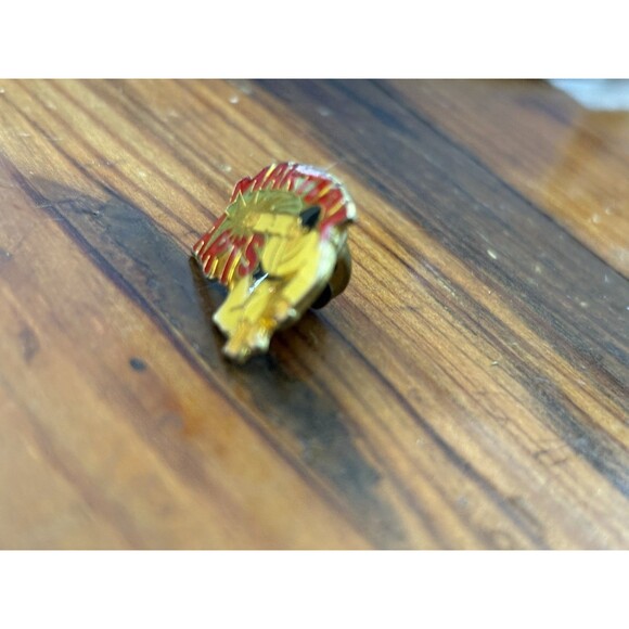 Martial Arts Gold Tone Vintage Lapel Pin 1” Vintage 80s Tie Tack Fitness Karate - Picture 4 of 7